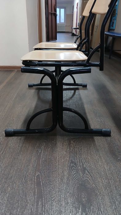 Школьные парты в комплекте со стульями