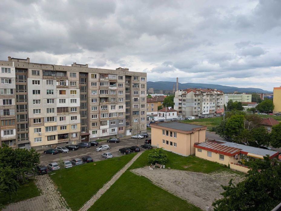 Непреходен 3-стаен, 89 м2 чисто – Перник / 20 мин. от София. Без Посредник.