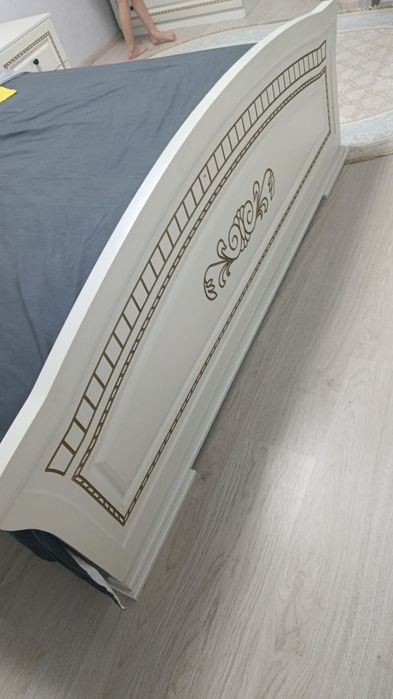Продам спальный гарнитур срочно