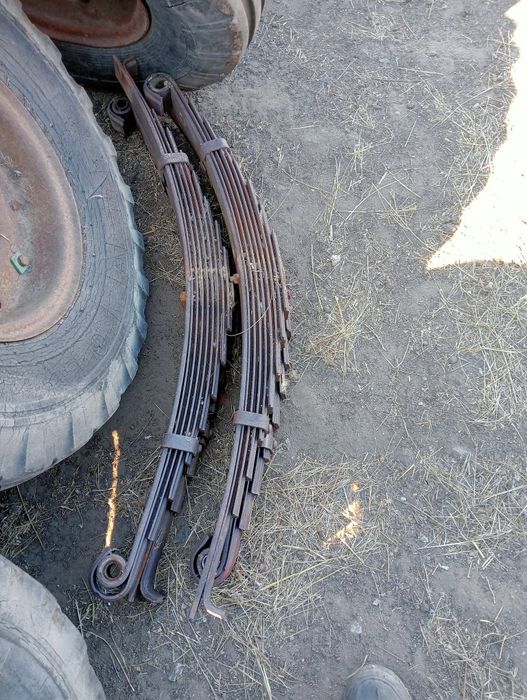 Ступицы, диски , рессоры ПТС -4