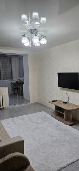 ЦУМ, м. Космонавтов 2/2/4