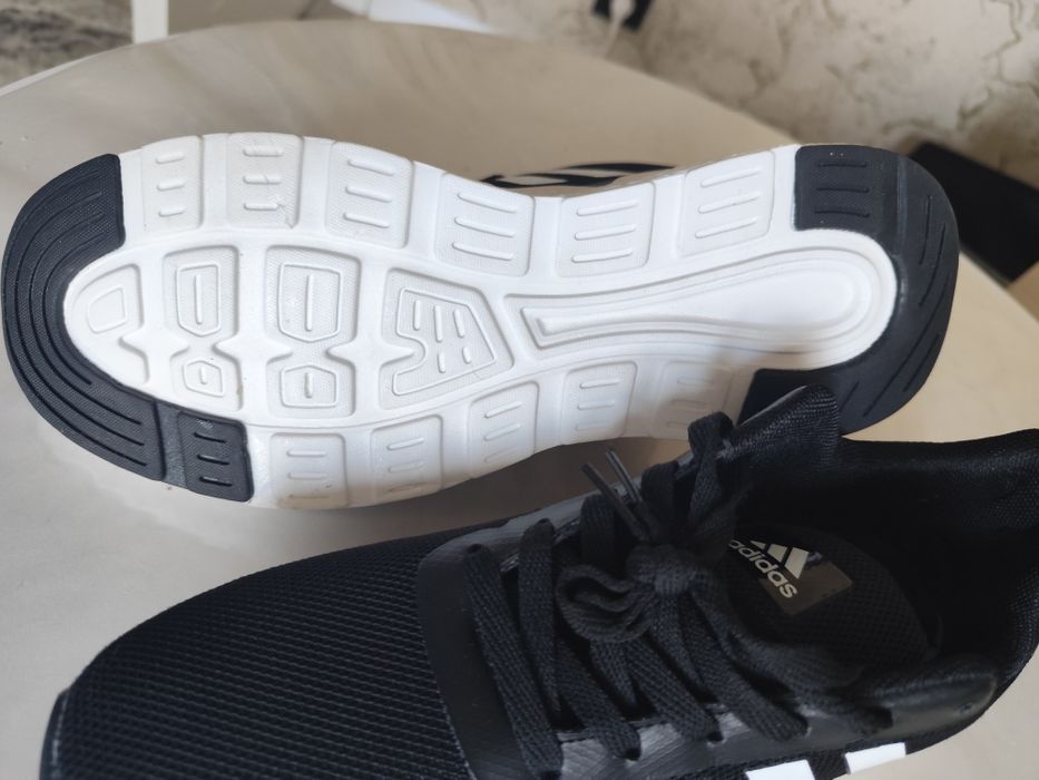 Продам кроссовки  Adidas