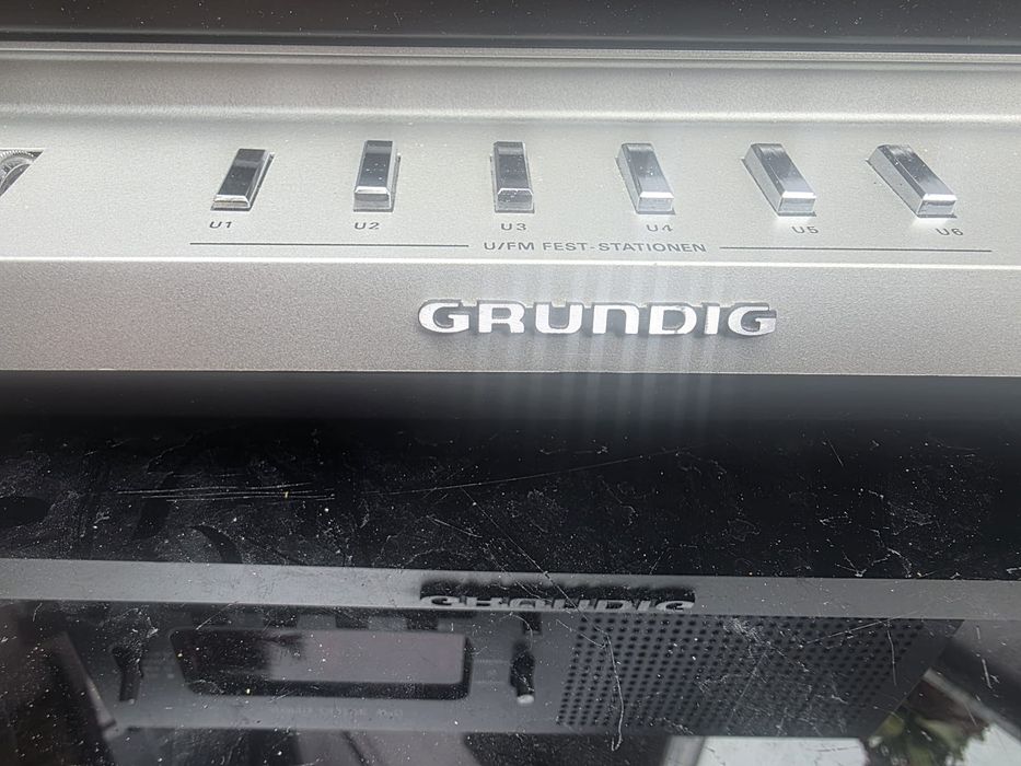 Vand radio cu ceas Grunfig