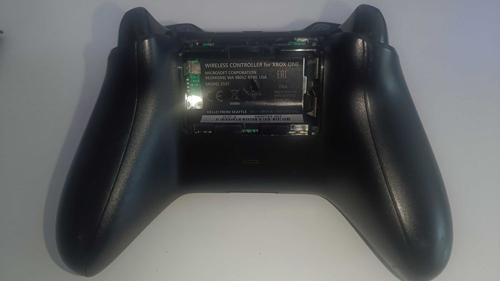 Продавам XBOX One контролери