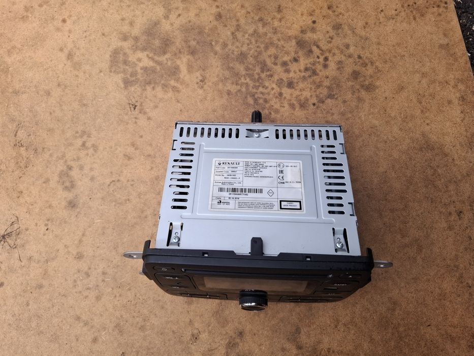 Casetofon logan 2 foarte puțin folosit impecabila