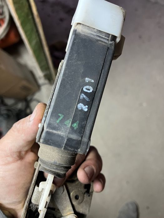 Централно заключване за Volvo v40 и дръжка за задна врата