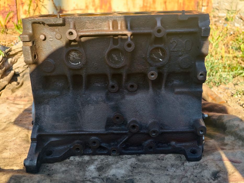 Продам блок цилиндров audi 80 VW