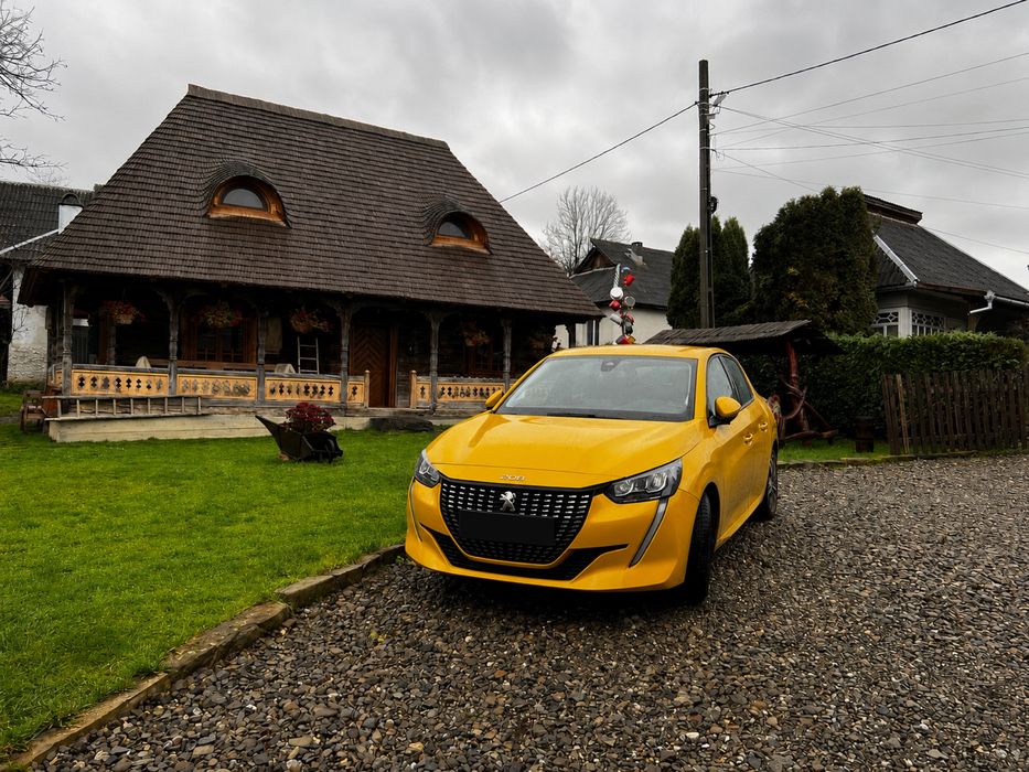 PEUGEOT 208