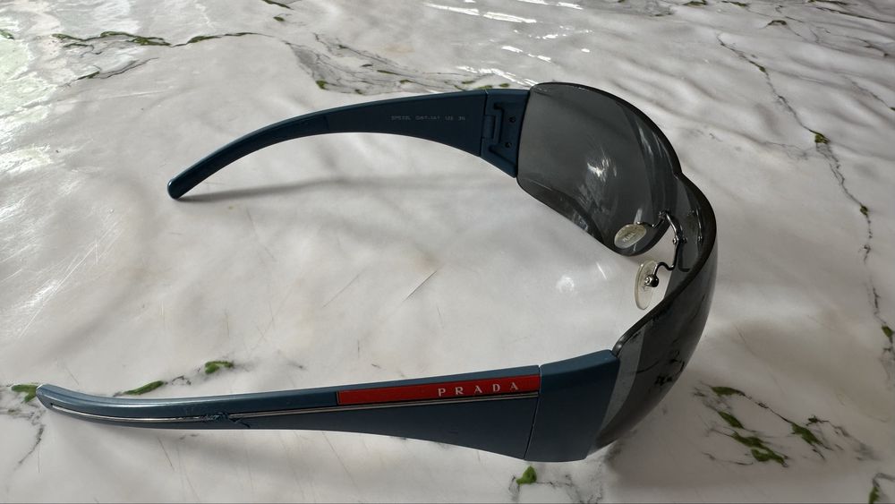Продам срочно оригинальные очки PRADA