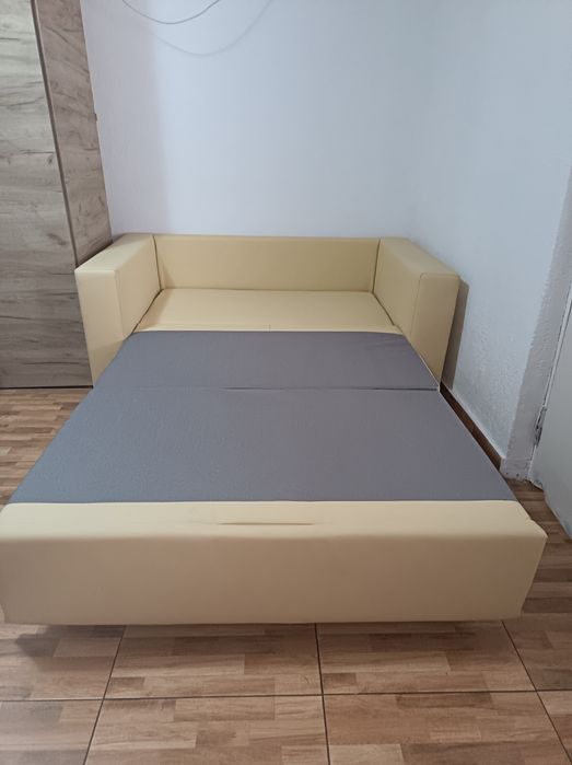 Canapea extensibila pentru 2 persoane