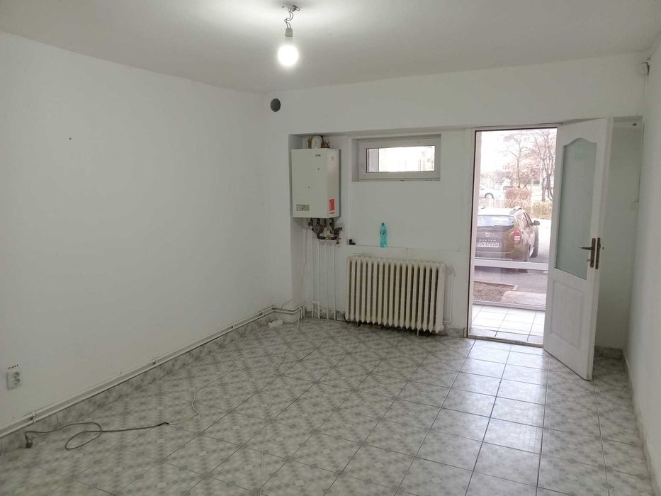 Inchiriez spatiu in Andrei Muresanu