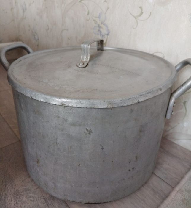 Продам советскую алюминиевую кастрюлю