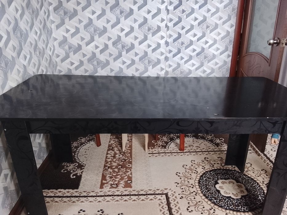 Продам кухонный стол