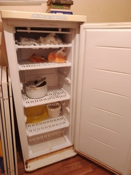 Продам морозильник