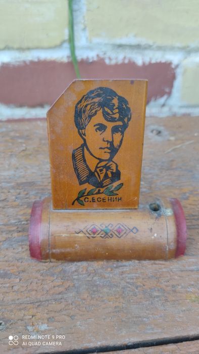 Статуэтки  разные.