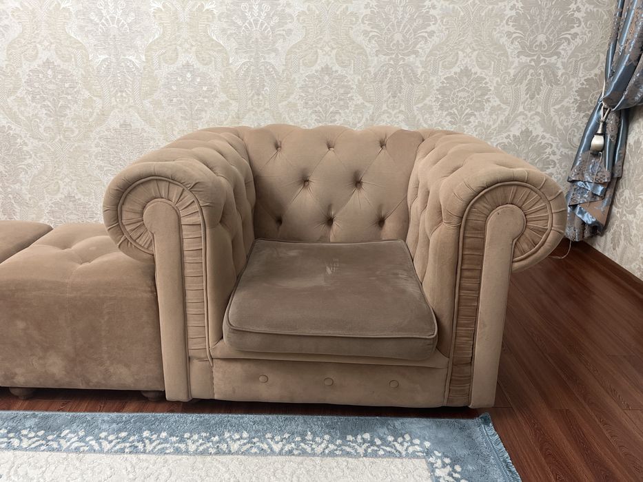 Продается комплект Дивана 3 + 2 пуфика