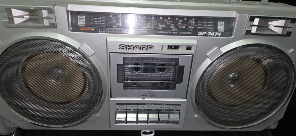 Продавам SHARP 7474