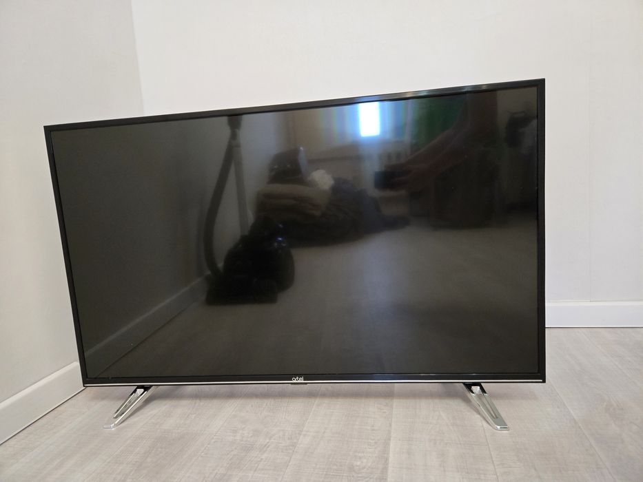 Телевизор artel 43 AF 90 G бу