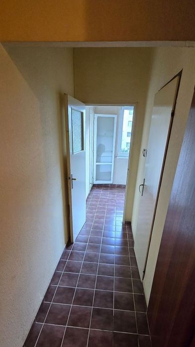 Двустаен апартамент в район Слатина! За ремонт! До детска градина!