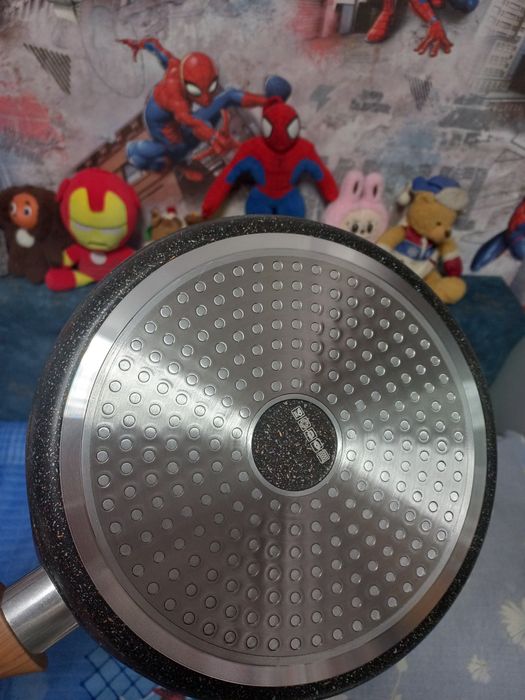 Продаётся сковородка блиница кукмара 24 диаметр новая