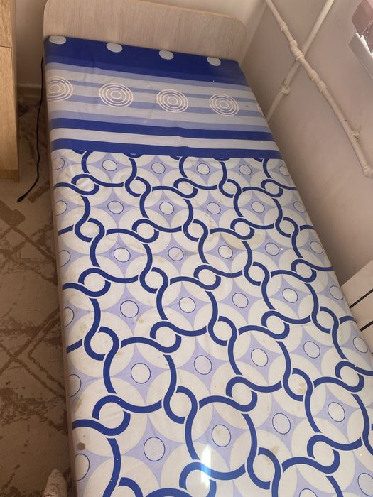 Кровать екі еу бар