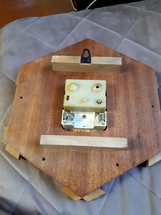 Продам настенные часы Маяк