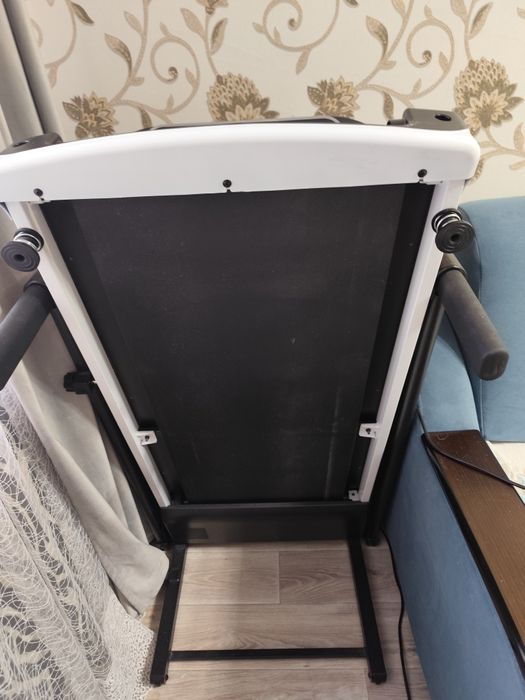 Продам срочно беговую дорожку