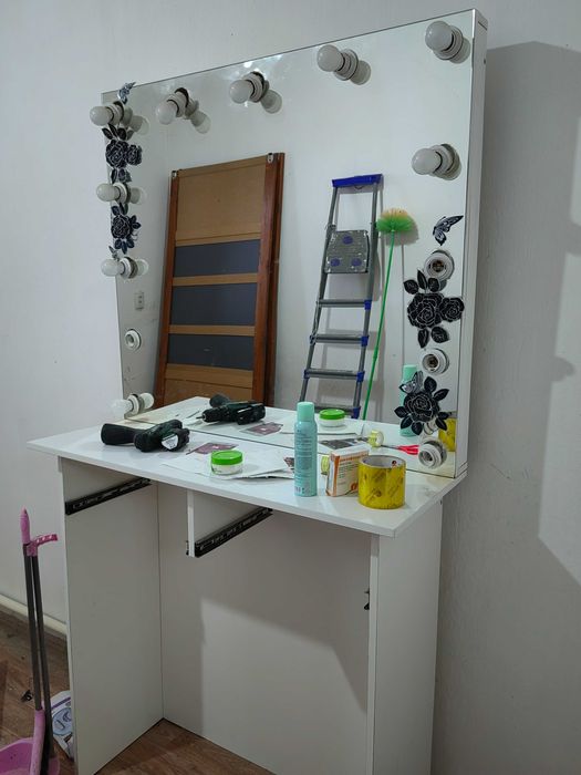 Камод зеркальный для парикмахерской