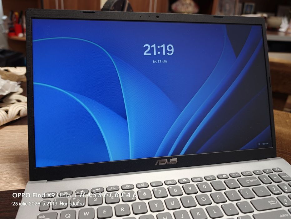 Asus VivoBook 15 inch / Ryzer 3 / 256 GB / 8 GB RAM
