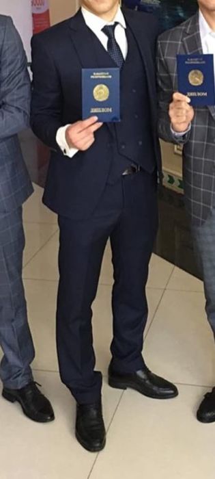 Продам костюм тройку