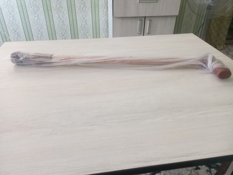 Продается трости,один из слоновой кости,другой из металла