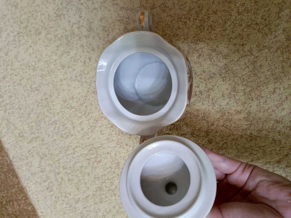 Продам сахарницу