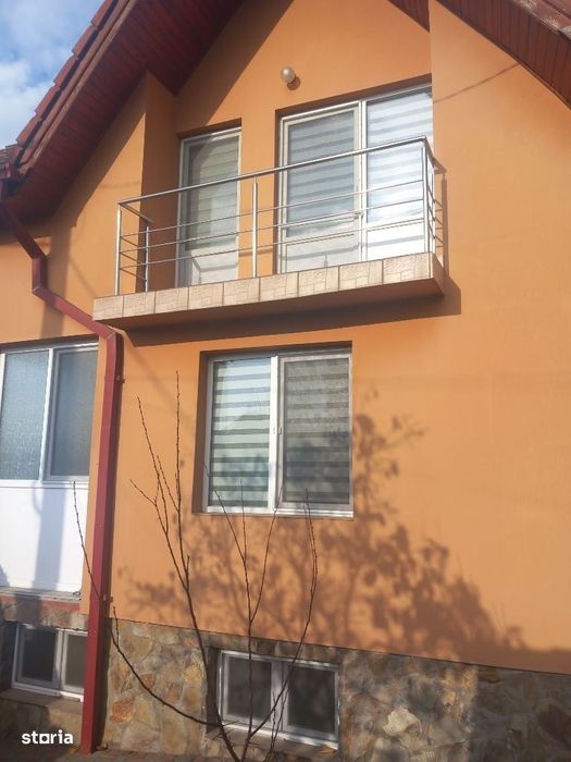 2 Case semimobilat in curte, cu garaj,280 mp,teren 700 mp,in Cristesti