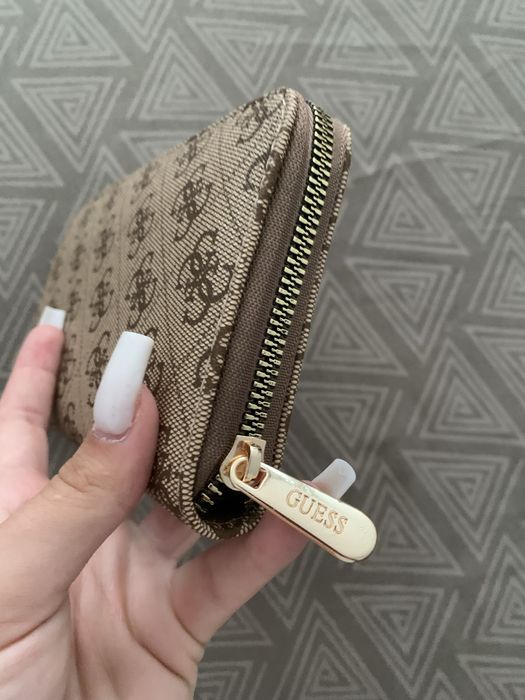 Portofel GUESS? - OFERTĂ - 49 RON