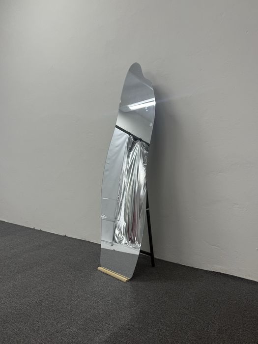 Зеркало с ножкой