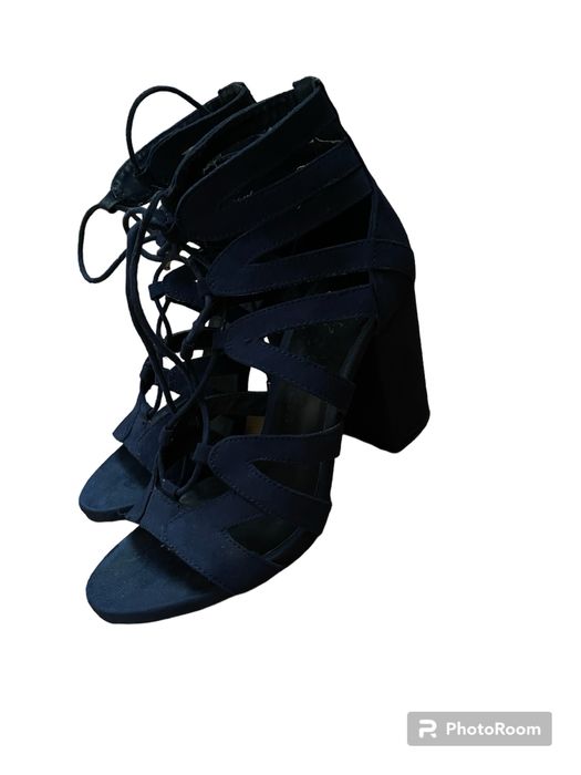 Sandale cu toc patrat Bershka