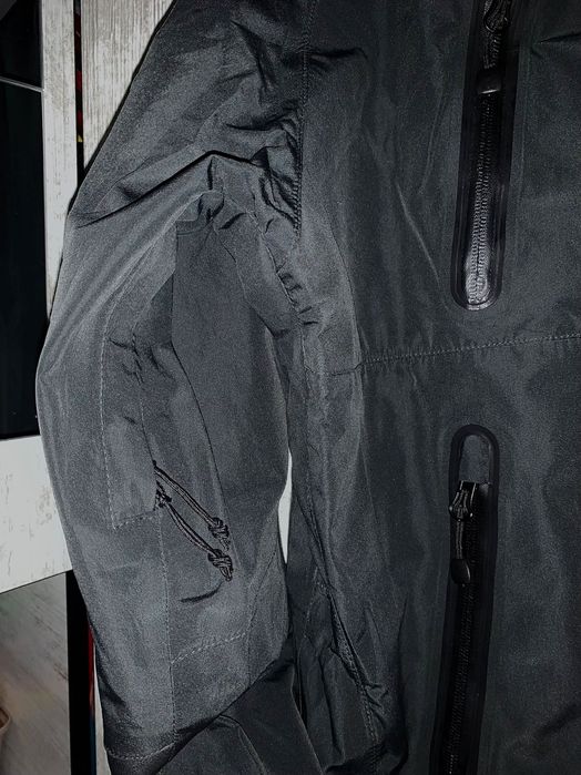 Мъжка черна ветровка с много джобове