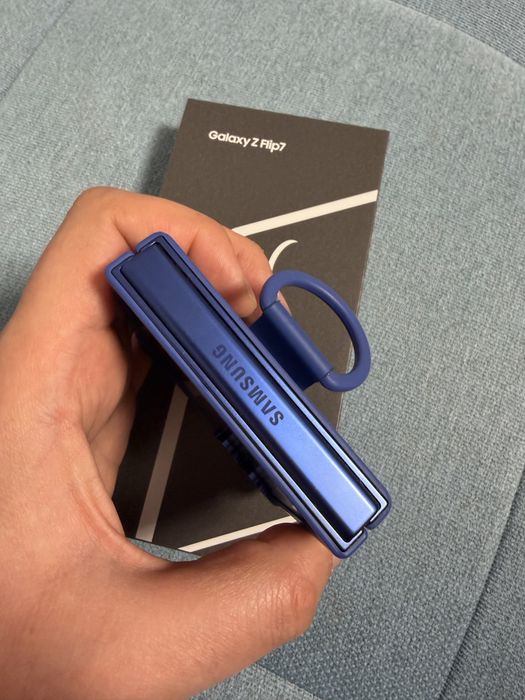 Samsung Galaxy Z Flip 7 12/512 ,неразличим от нов