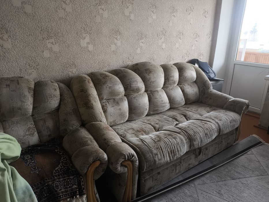 Отдам диван с креслом