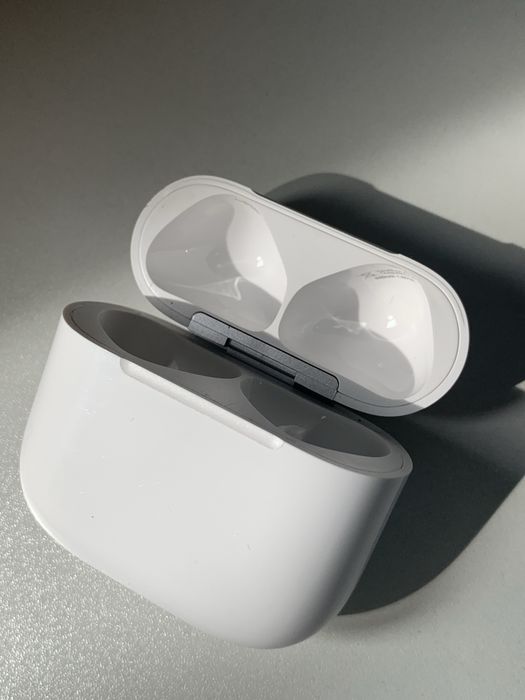 Apple AirPods 4 ANC
