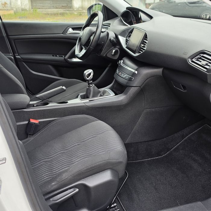 Peugeot 308 2017 1.6HDi euro 6
Preț : 6590€ neg
Motorizare :1.6HDI 120cp
Transmisie:manuala
An fabricație : 2017
Km : 247600
Serie șasiu : VF3LCBH
