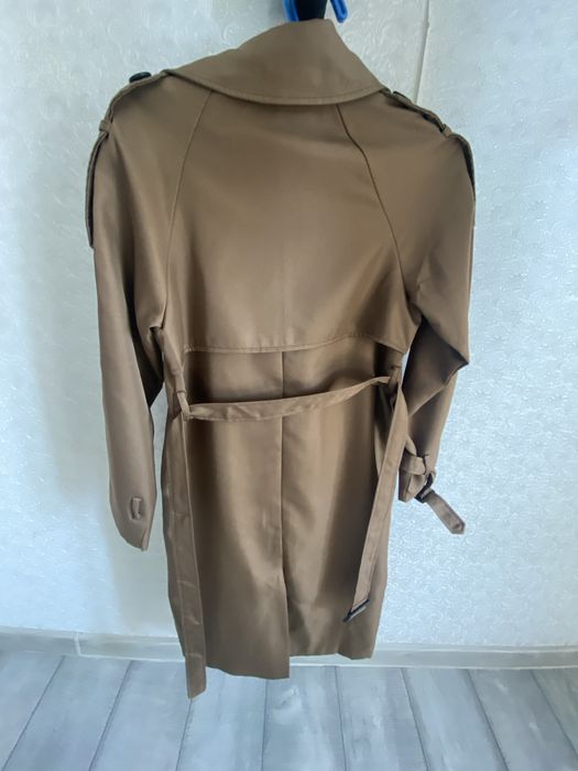 Плащ коричневый новый