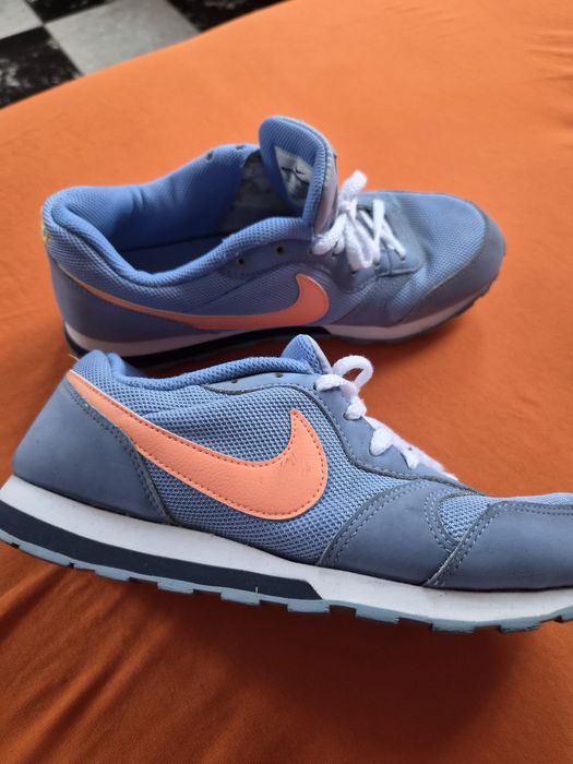 Adidasi nike marimea 38 culoarea albastru deschis si portocaliu