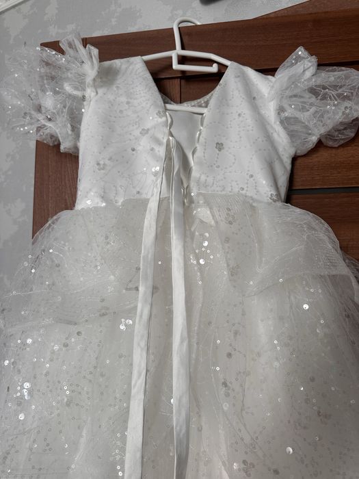 Платье нарядное продам