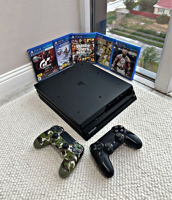 PlayStation 4 PRO 1ТВ игры+5 диска