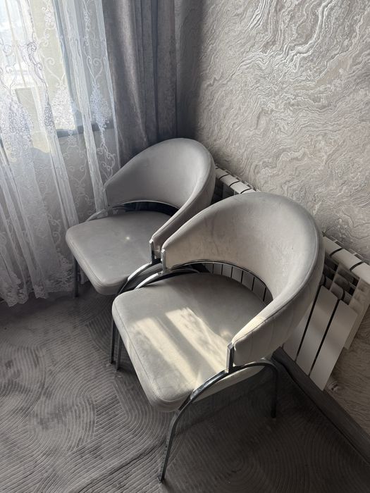 Продается Стол со стулями