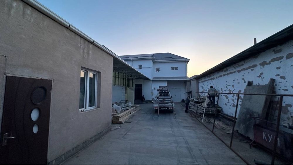 Нөкис қаласы орайлық базарға жақын жерде жайласқан имарат сатылады