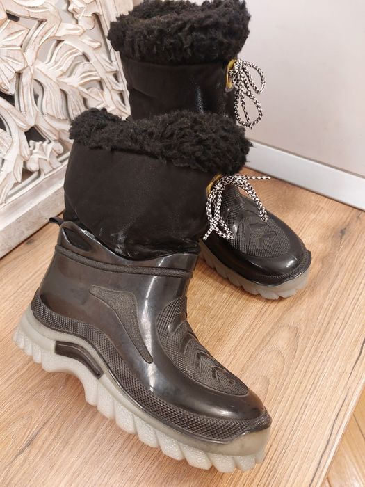 Cizme impermeabile mărime 33, îmblănite.