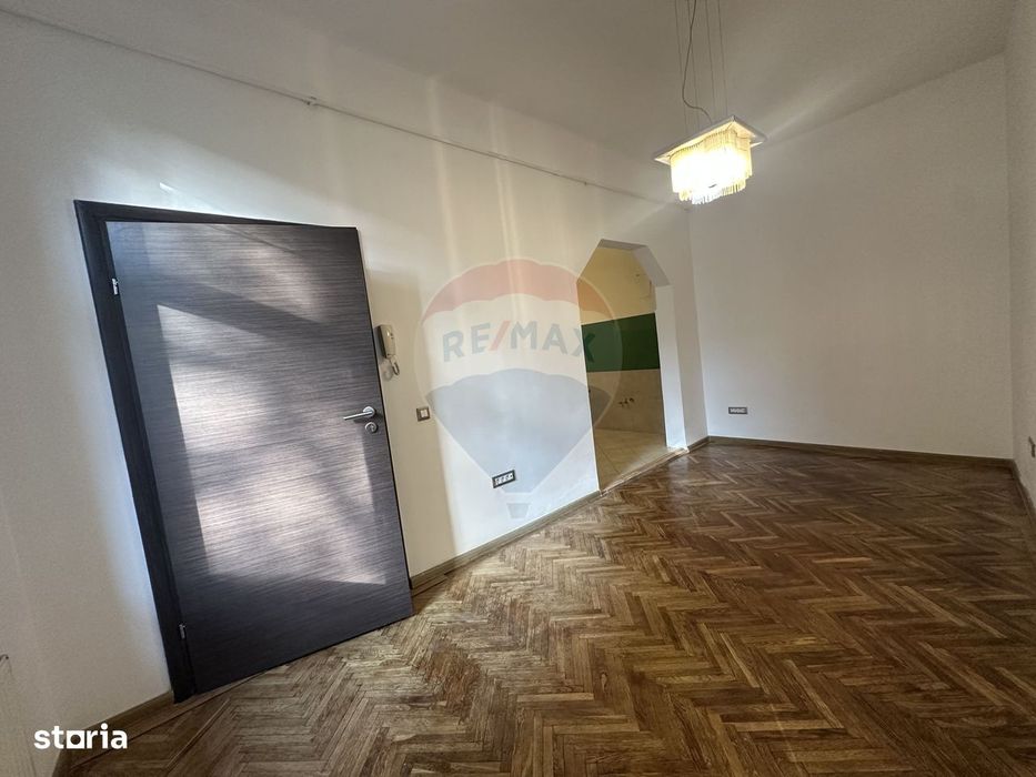 2 cam, central, tavan inalt, ideal birou, comision 0