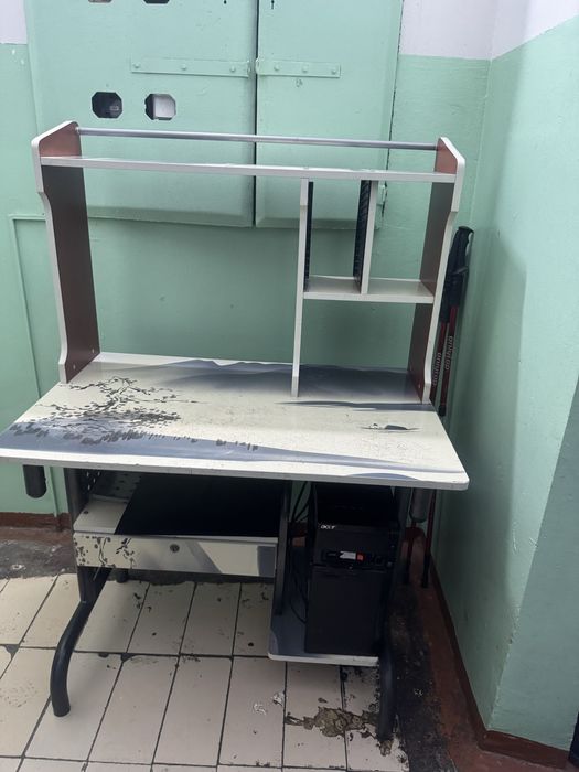 Компьютерный стол